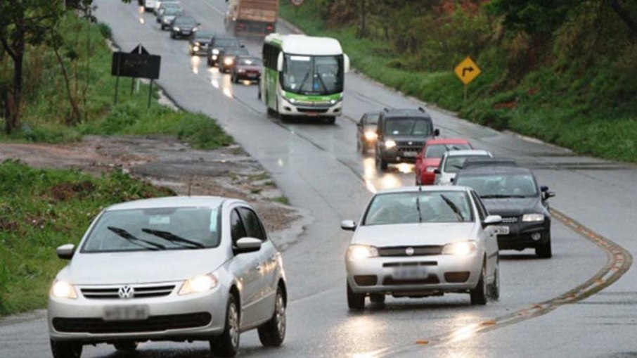 FORMA CORRETA: Entenda como funciona a Lei do Farol Baixo e como usar o farol do veículo