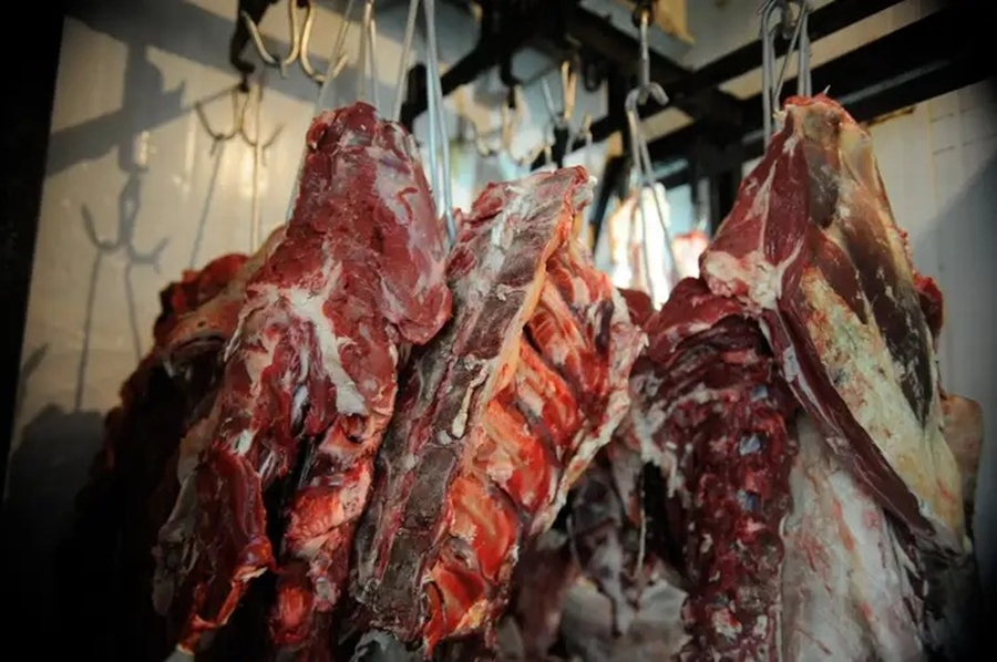 ABSURDO: Empresa no RJ revendia carne que estragou durante enchentes no Sul