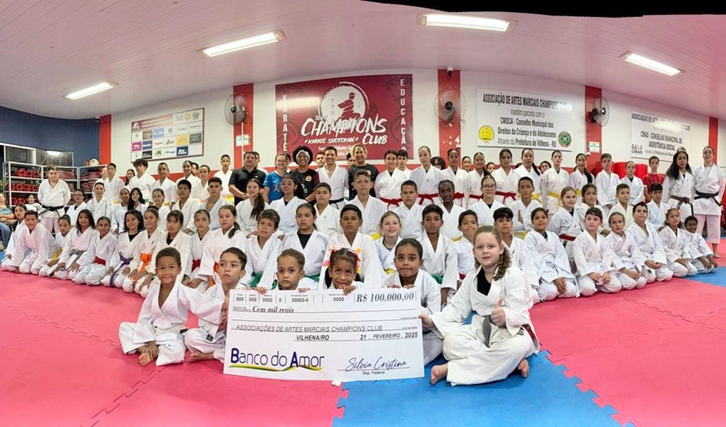 SILVIA CRISTINA: Deputada entrega R$ 100 mil à Academia Champions Clube em evento 