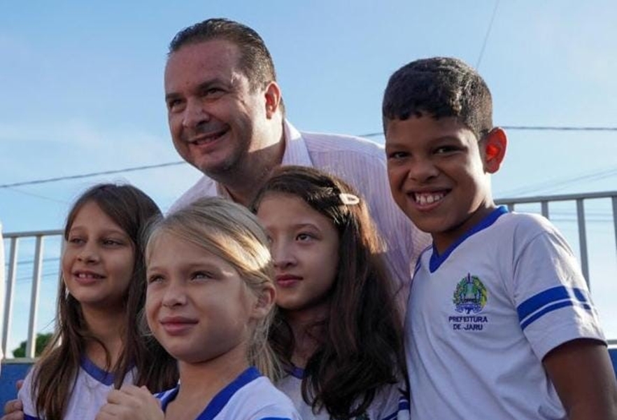 LUÍS DO HOSPITAL: Deputado reforça valor do respeito à pátria em atividade escolar cívica