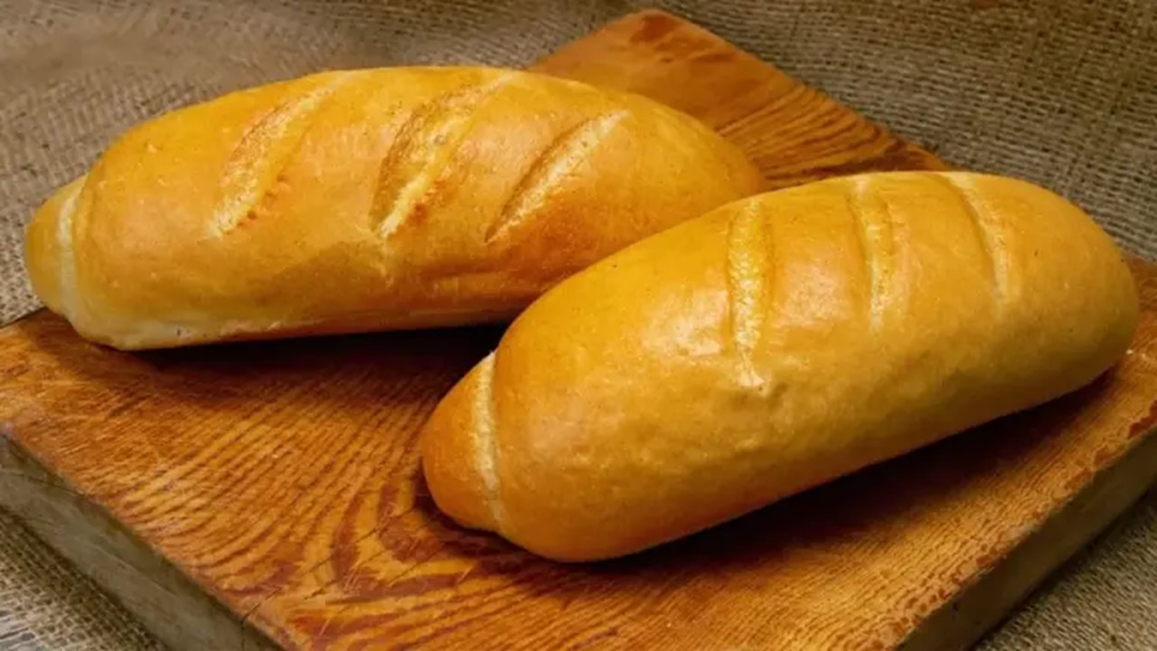 MUITO ECONÔMICO: Pão caseiro simples, fofinho e fácil de fazer 