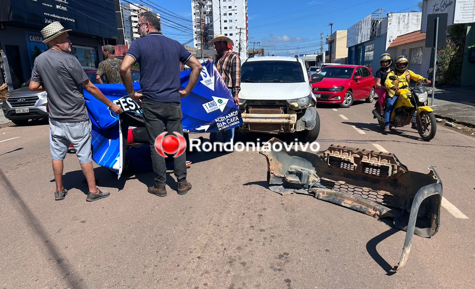 URGENTE: Grave acidente entre moto e carro na Avenida 7 de Setembro