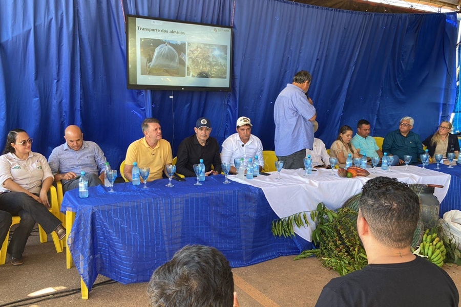 LUIZINHO GOEBEL: Deputado participa de aniversário e entrega 200 mil alevinos a piscicultores