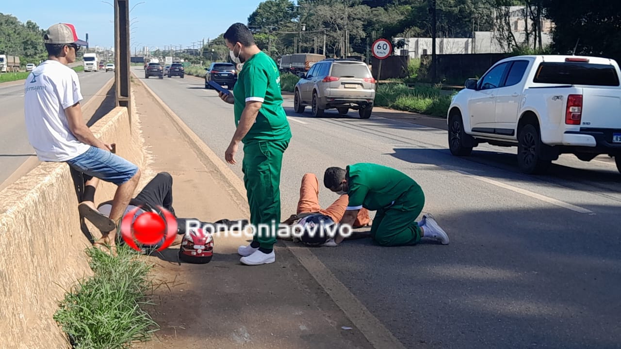 URGENTE: Casal fica gravemente ferido após moto bater em mureta na BR-364 