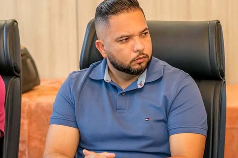 QUEBRA DO DECORO: Vereador é acusado de ameaçar médicos com arma na cintura