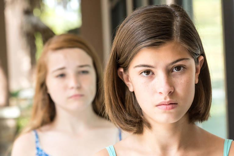 QUAL O MOTIVO?: Amigos narcisistas fazem isso com você  