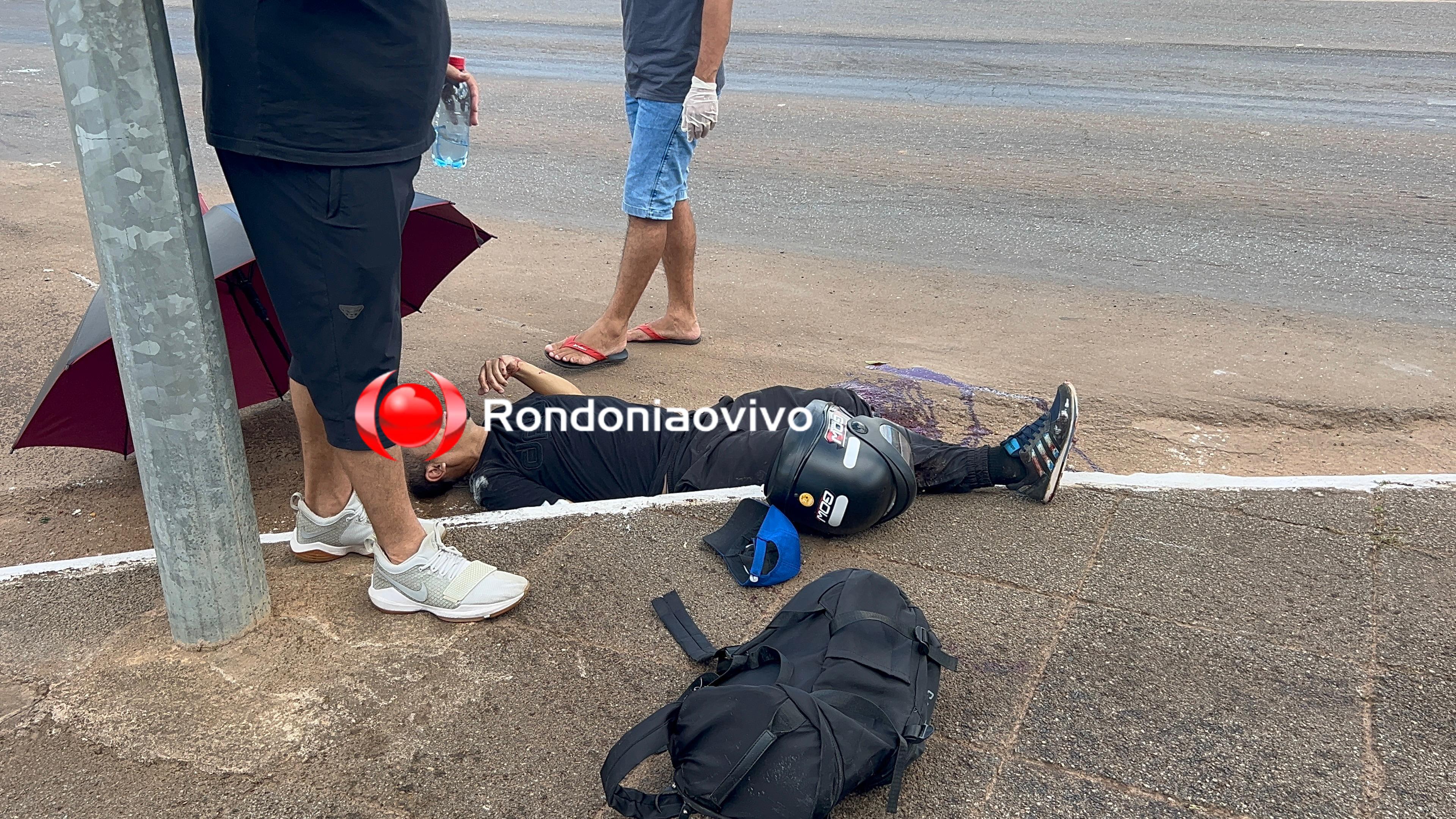 URGENTE: Passageiro de moto app sofre grave fratura exposta em acidente na Jorge Teixeira