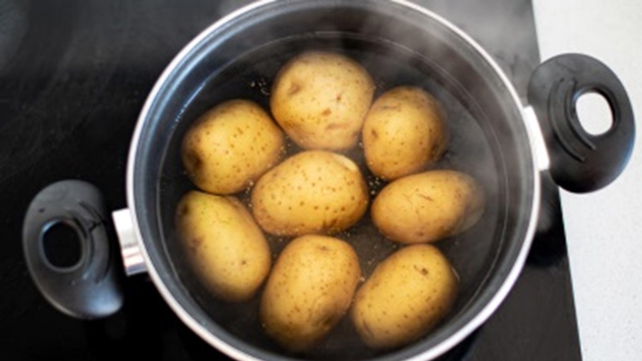 TRUQUE SIMPLES: Pare de ferver batatas na água
