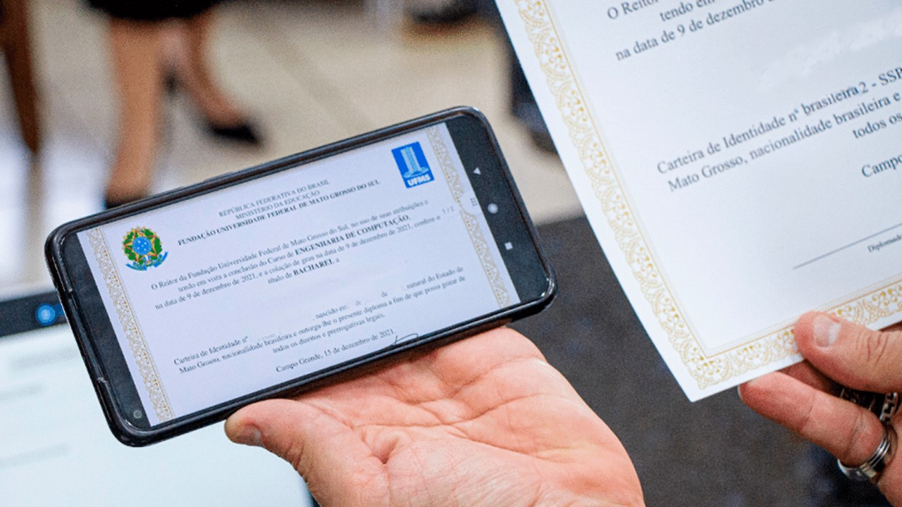 EDUCAÇÃO: Diploma impresso do ensino superior não terá mais validade; e quem já tem?