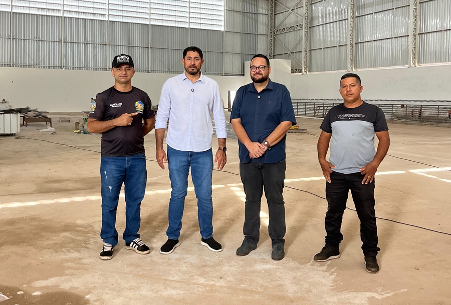 MÁRCIO PACELE: Vereador acompanha andamento das obras do Centro de Iniciação Esportiva
