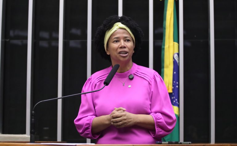 SILVIA CRISTINA: Aprovado projeto que garante testes genéticos para prevenir o câncer