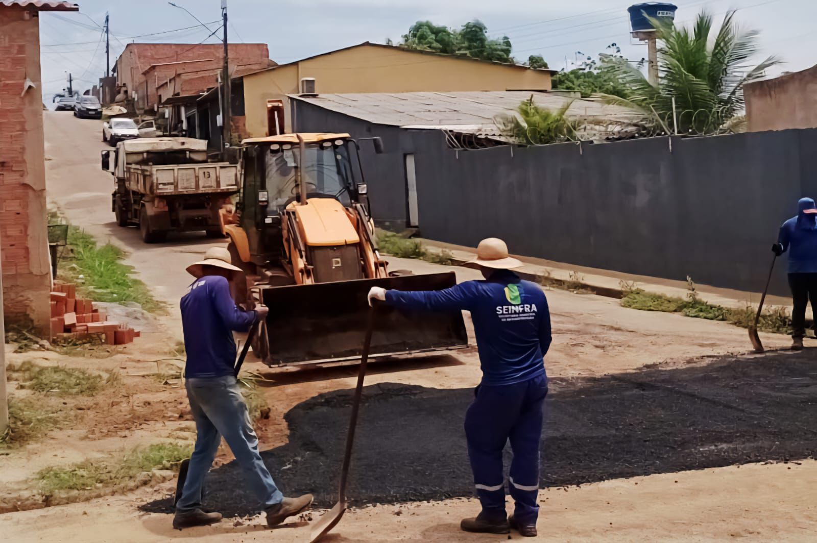 JÚNIOR QUEIROZ: Após pedido, operação tapa-buracos é realizada na Rua Samuel Rego