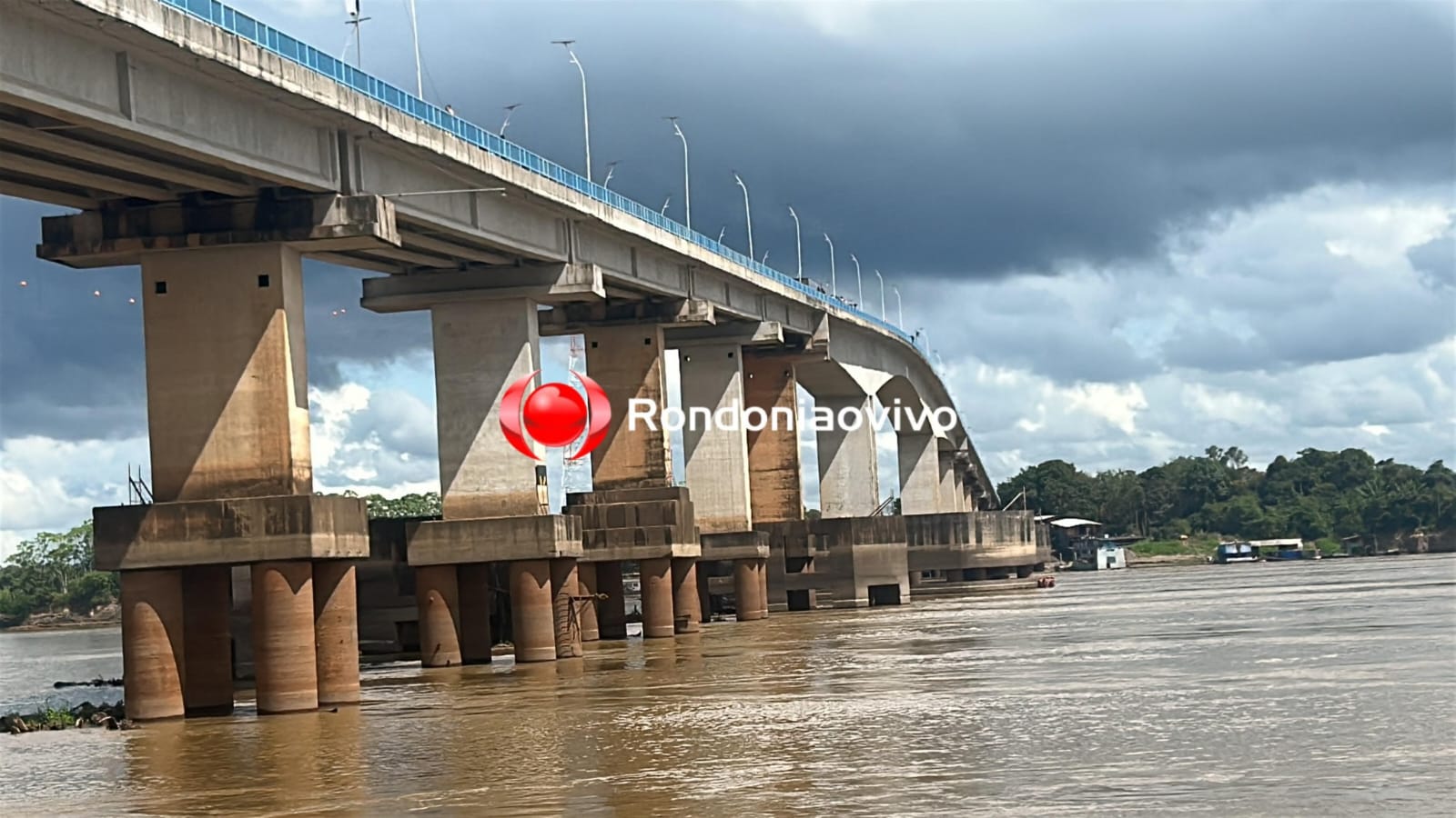 ATO HERÓICO: 'Bandeirinha' salva homem que caiu da ponte no rio Madeira