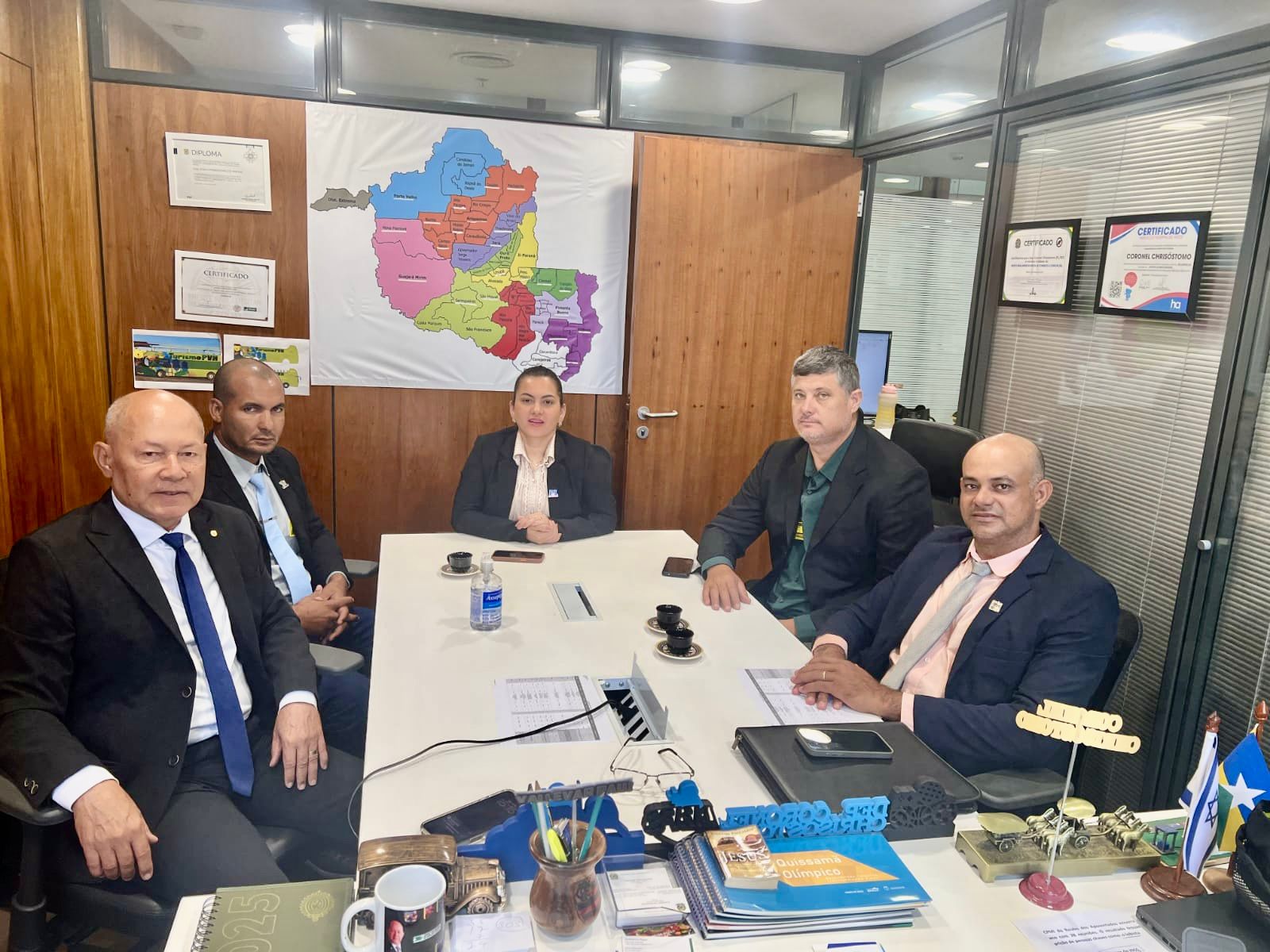 CHRISÓSTOMO: Deputado recebe prefeitos de cinco municípios de RO para tratar de investimentos