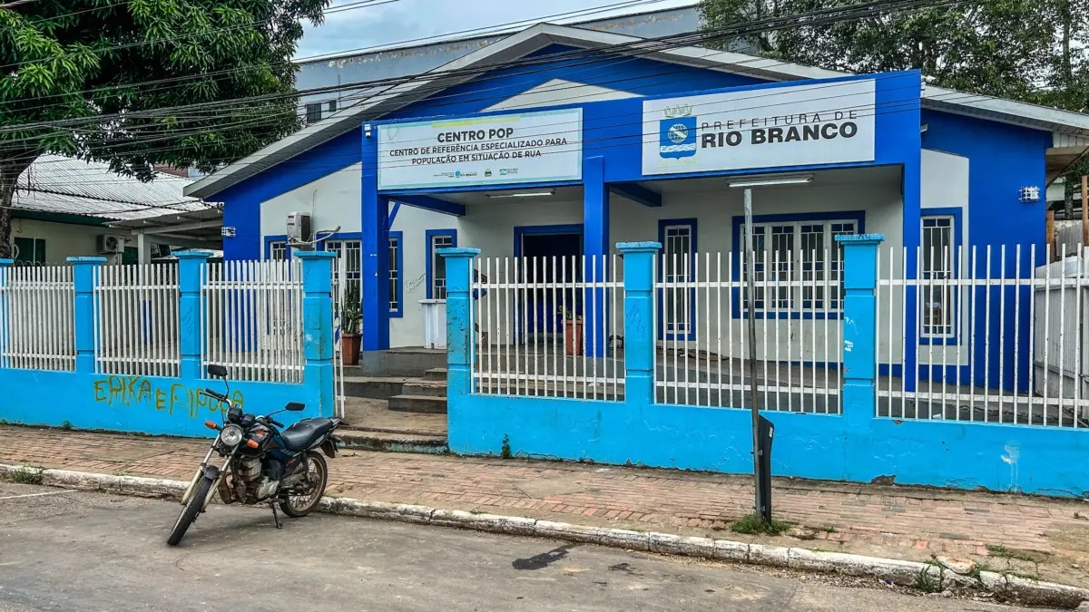 CONFLITO MIGRATÓRIO: Sem abrigos, prefeitura de Rio Branco 'manda' venezuelanos para Porto Velho
