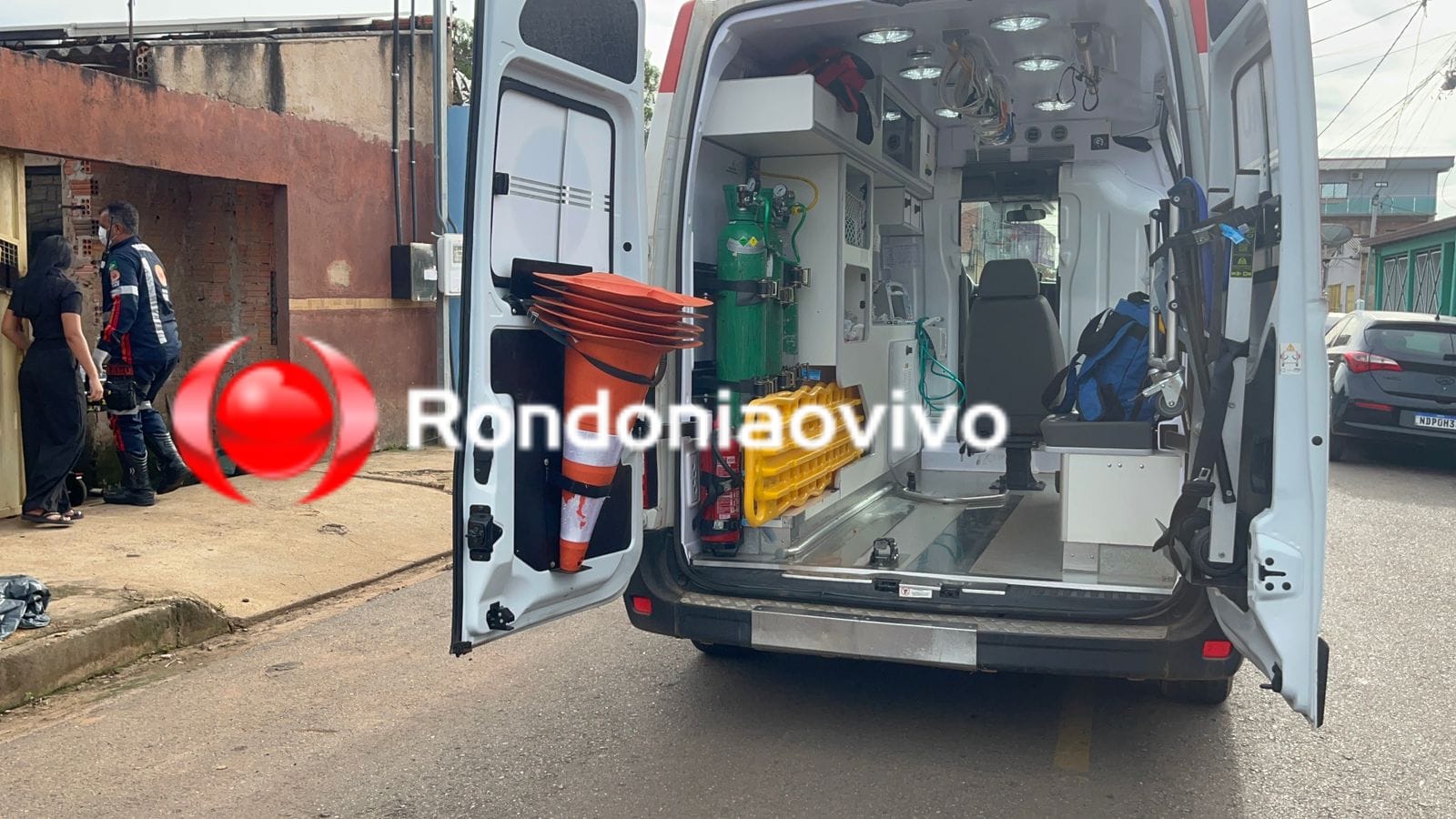 URGENTE: Marido chega em casa e encontra esposa gravemente ferida