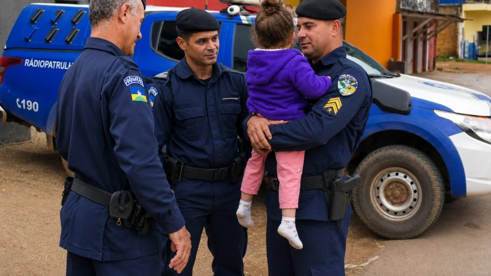 VILHENA: Menina de 2 anos é encontrada sozinha em rua após sair de casa sem supervisão