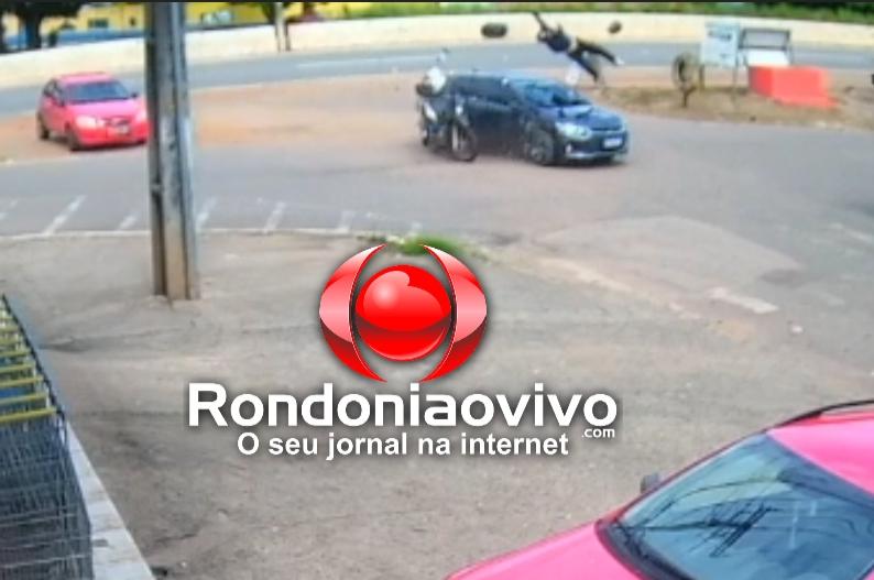 VÍDEO: Motociclista 'voa' por cima de carro em forte colisão com carro