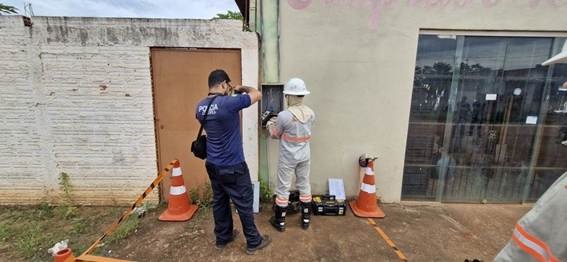 JI-PARANÁ: Sócios são flagrados com 'gato' em casa e distribuidora