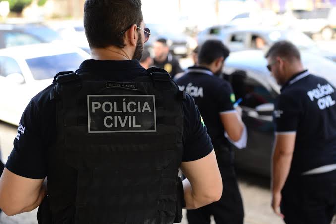 PROPOSITALMENTE: ​PC prende dentista que transmitiu HIV a quatro mulheres