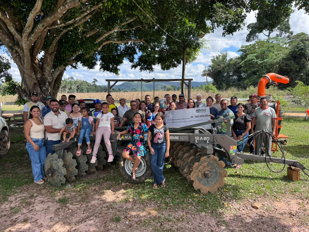 TAISSA SOUSA: Deputada entrega implementos agrícolas à Asporc em Guajará-Mirim