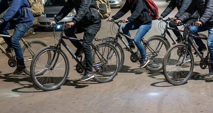 CERCO DE BICICLETAS: Adolescente é rendido e assaltado por bando em bikes
