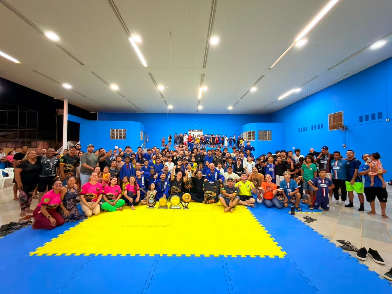 ALAN QUEIROZ: Deputado entrega de materiais esportivos para apoiar jovens de Associação em PVH