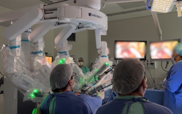 FATO INÉDITO: SUS realiza telecirurgia robótica a longa distância entre Porto Velho e Barretos
