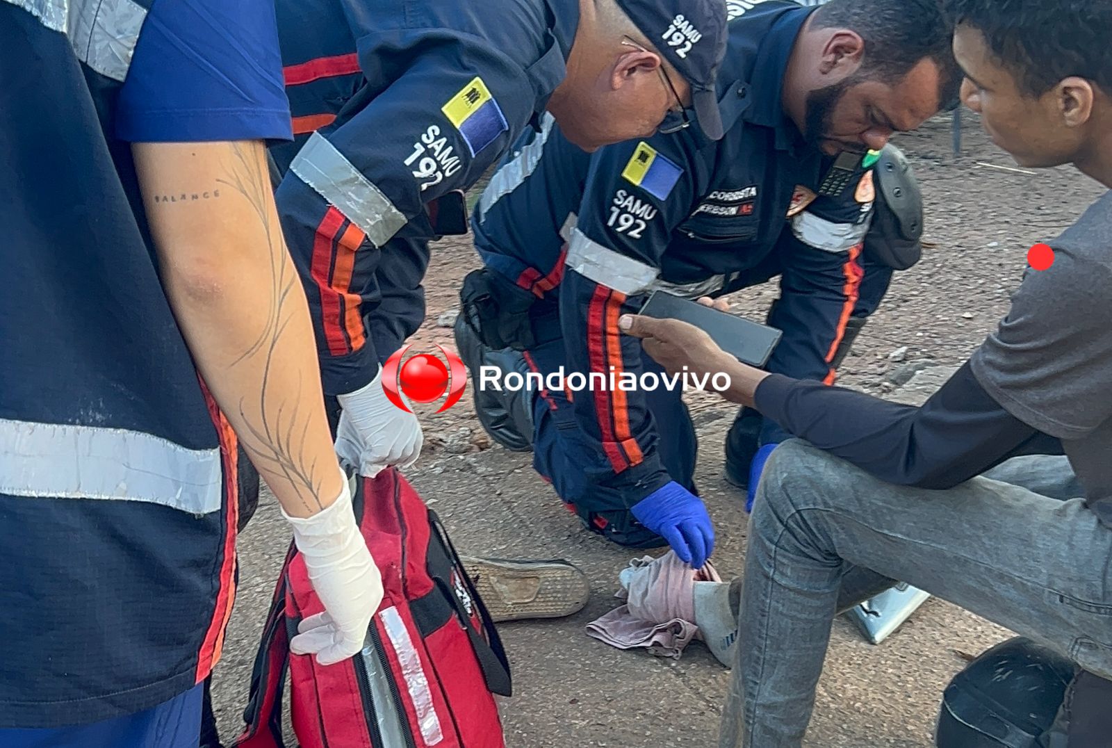 URGENTE: Motoboy de delivery sofre grave lesão após colisão com caminhão