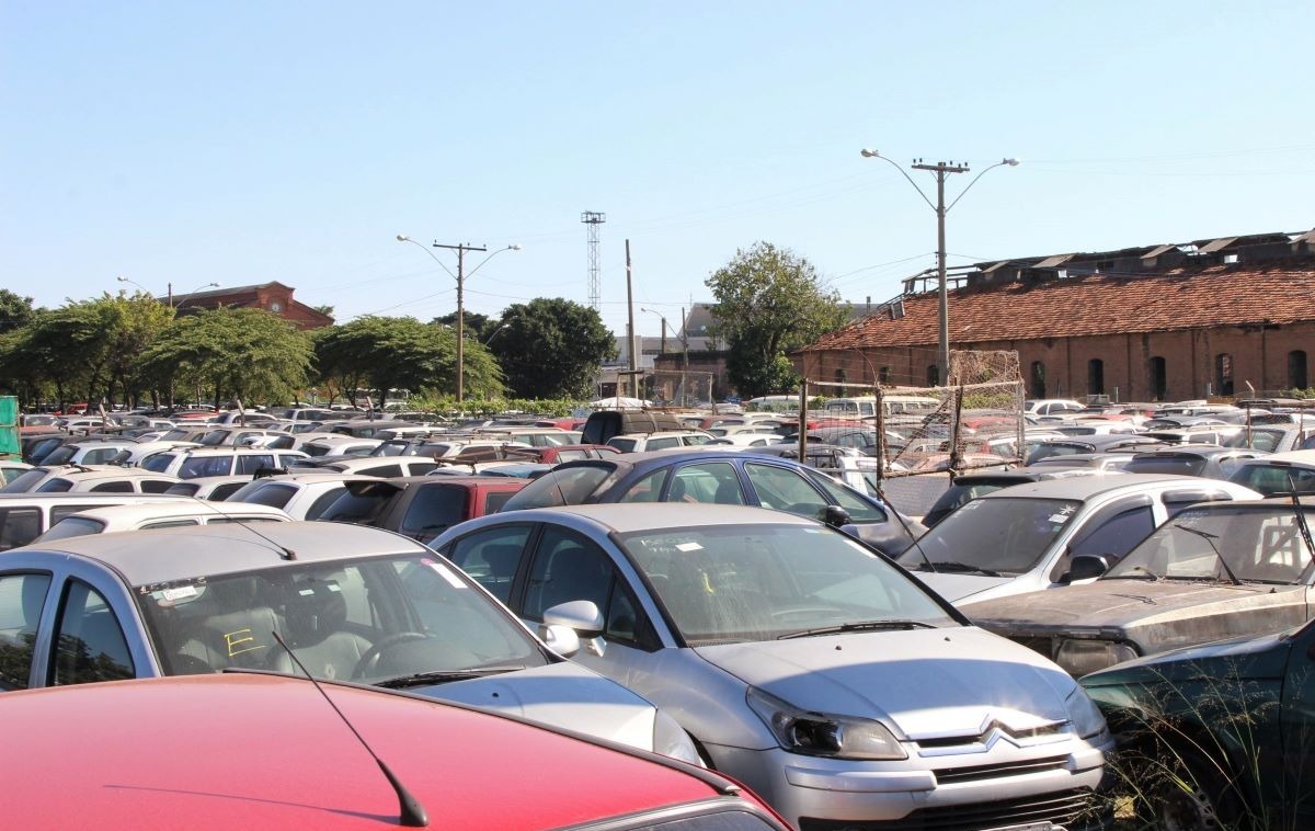 CONDUTOR INDENIZADO: Justiça condena Detran por veículo que virou sucata no pátio do órgão público