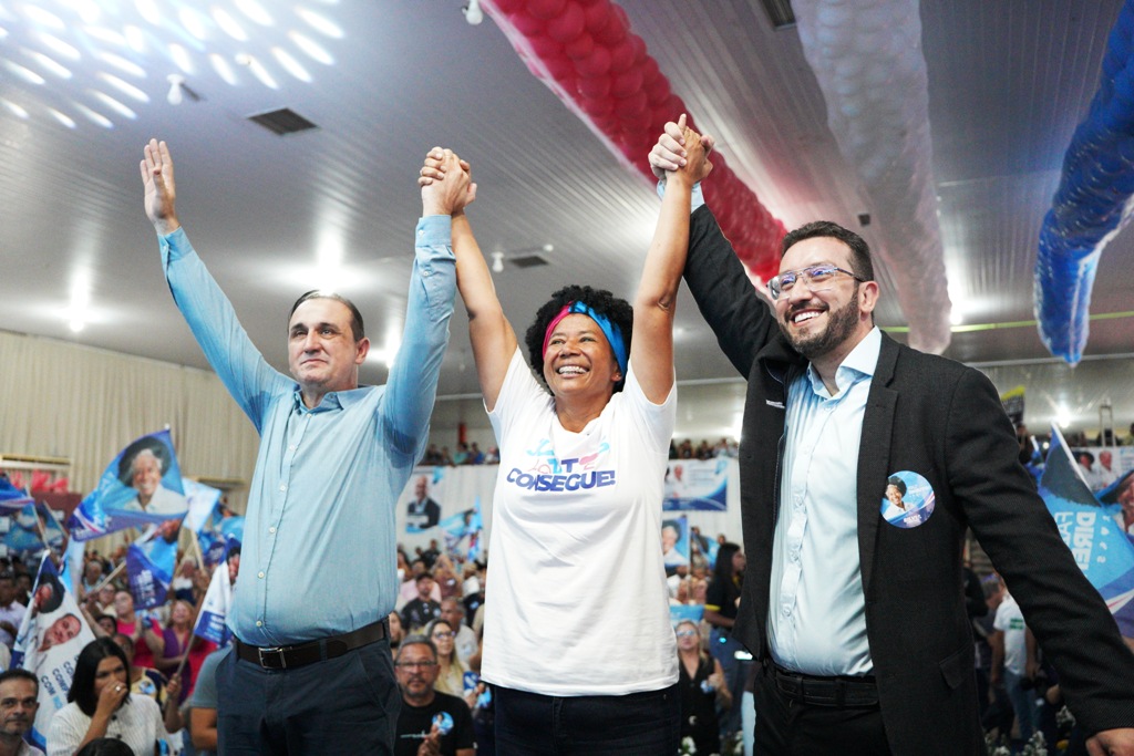 ELEIÇÕES 2026: Sílvia Cristina inicia campanha com adesivaço e inauguração de comitês