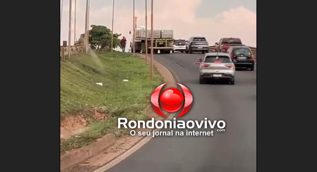 VÍDEO: Caminhão quebra no viaduto do Trevo do Roque e gera congestionamento