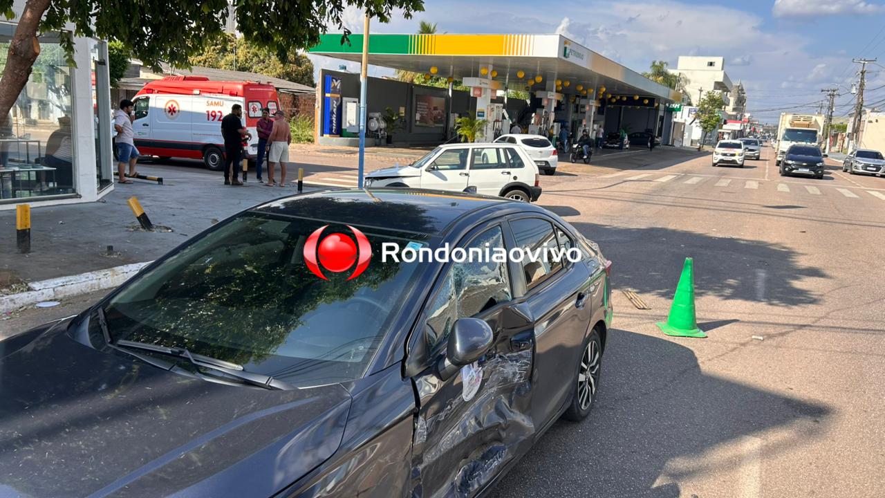 VÍDEO: Passageira de Uno fica ferida após forte batida entre carros na Carlos Gomes