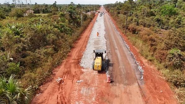 TRECHO DO MEIO: Ministro dos Transportes vistoria obras da BR-319, no Amazonas, nesta sexta (18)