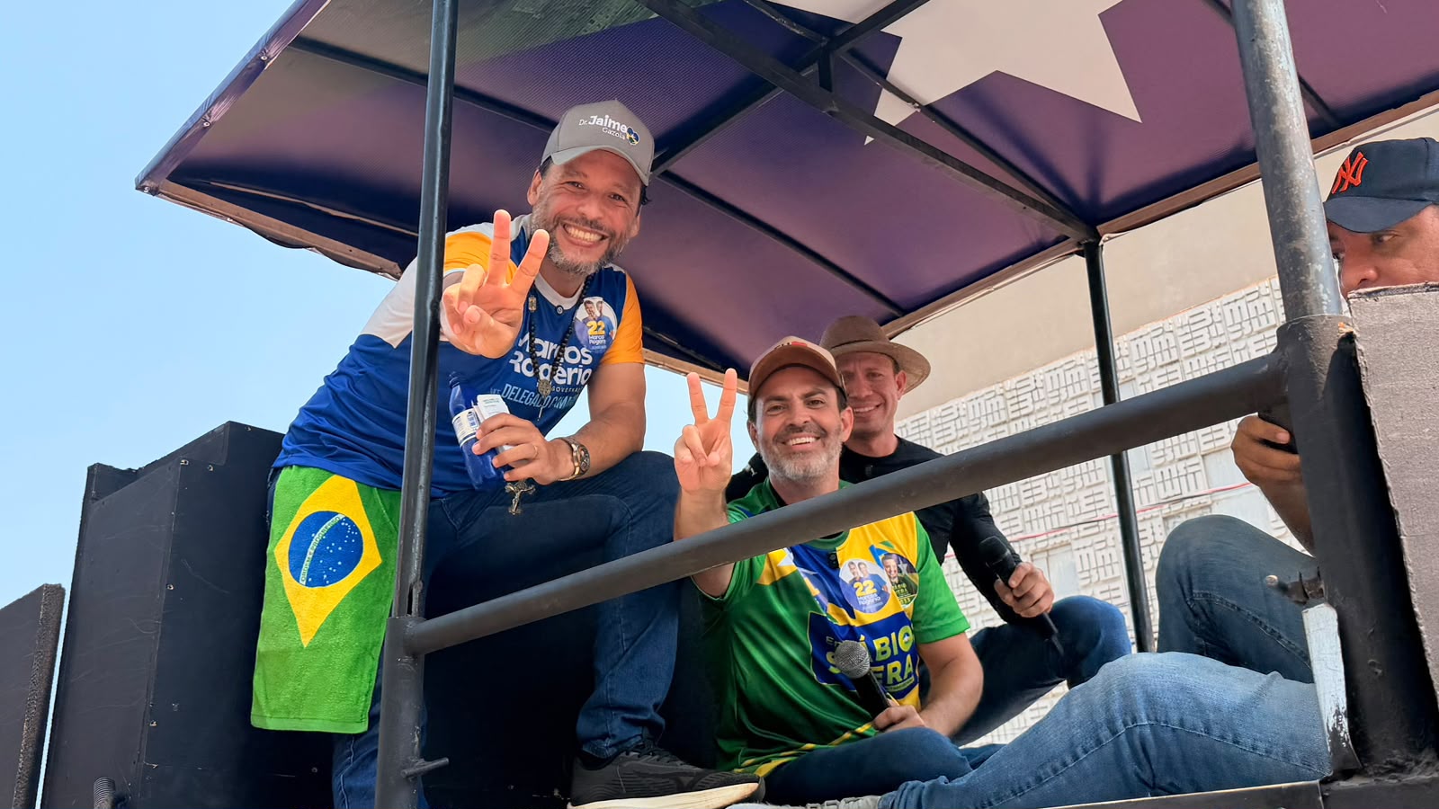 ELEIÇÕES 2026: Prefeito Léo Moraes sobe em comitê móvel e pede votos para Fábio Sphera