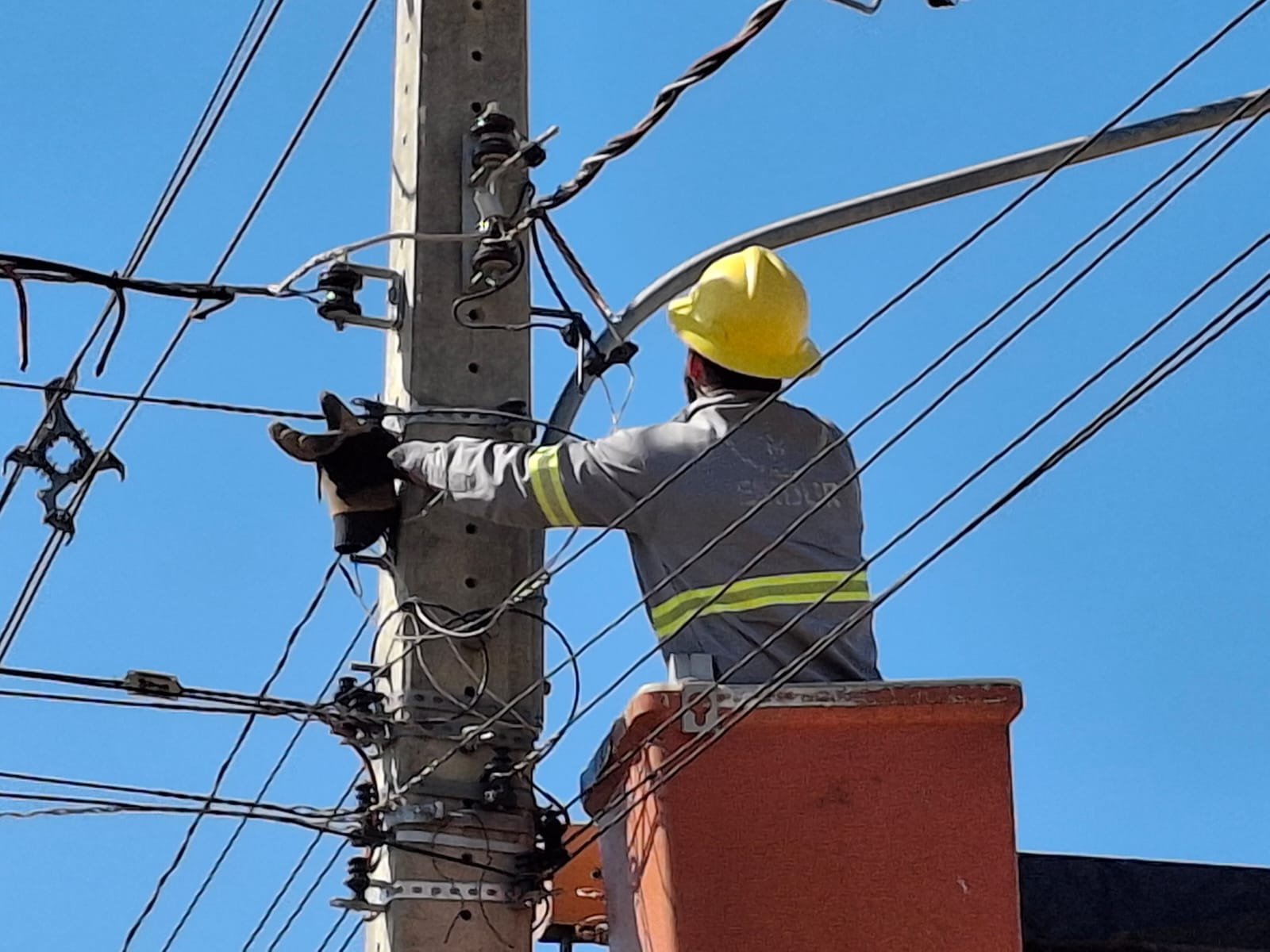 DR. JÚNIOR QUEIROZ: Vereador comemora melhoria na iluminação da Rua Surubim