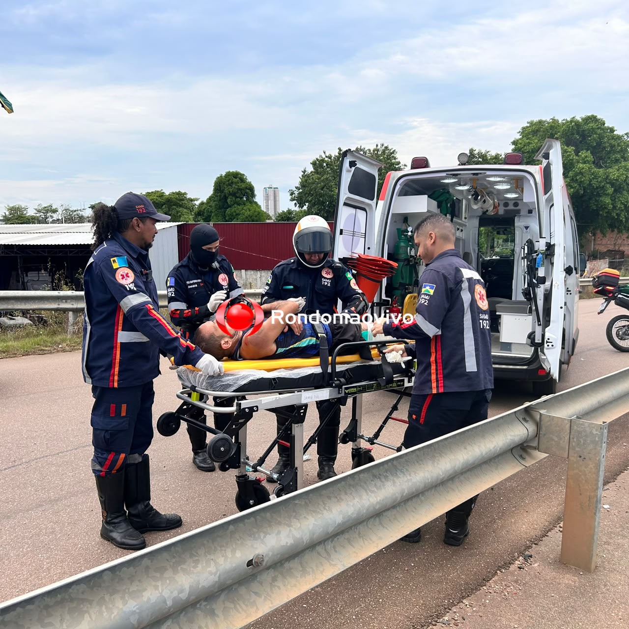 URGENTE: Motociclista sofre grave acidente em viaduto na capital