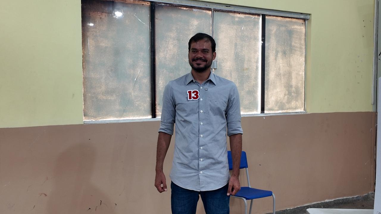 ELEIÇÕES 2026: Candidato ao Governo, Expedito Neto (PT) vota na Escola Major Guapindaia em PVH 