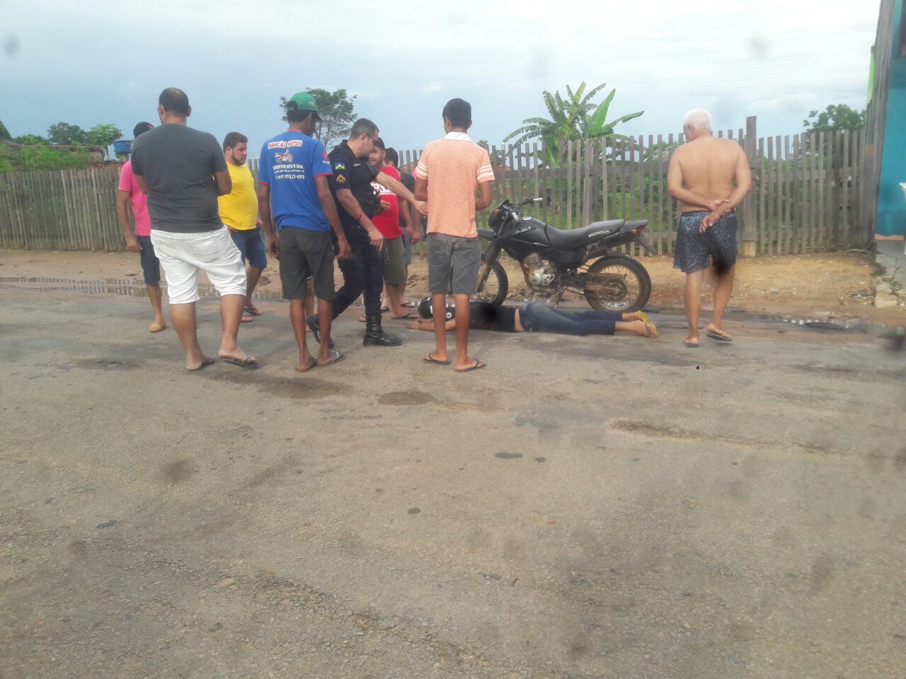 ASSALTO: Policial  militar e criminoso ficam feridos em troca de tiros durante roubo