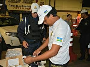 EMBRIAGADOS: Doze condutores são presos durante a Lei Seca no Centro