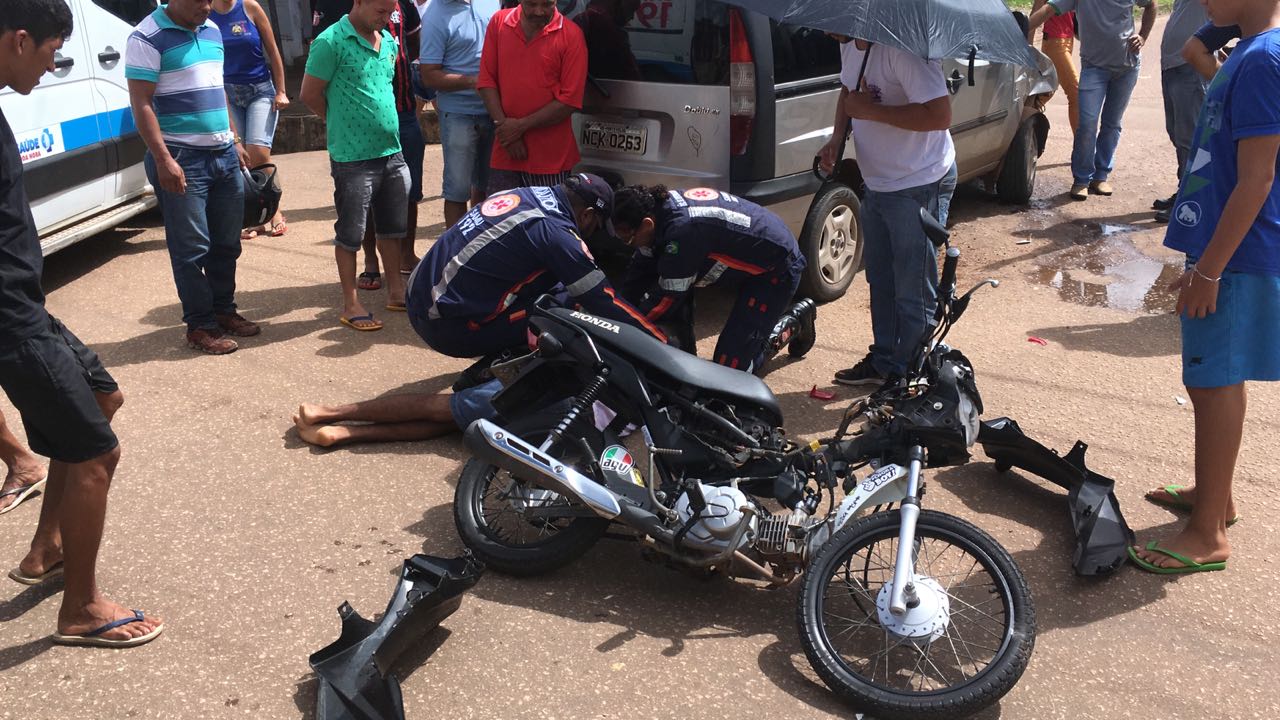 AVANÇOU: Motorista provoca acidente com motociclista em cruzamento