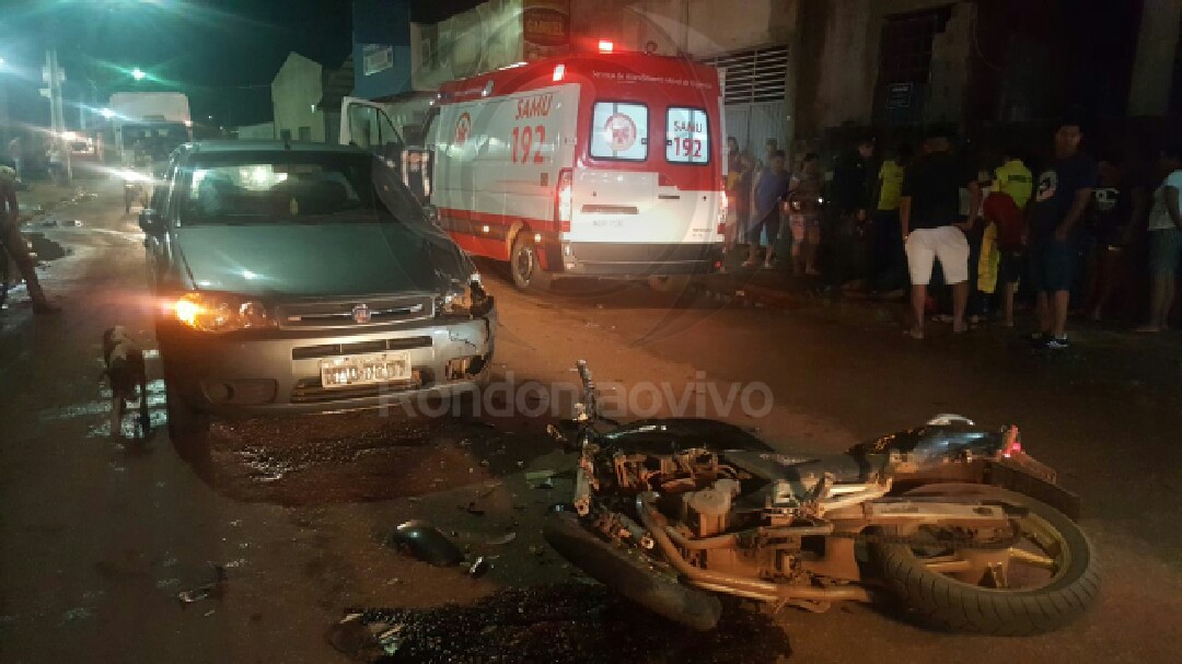 ULTRAPASSAGEM: Violento choque frontal entre carro e moto deixa jovem em estado grave