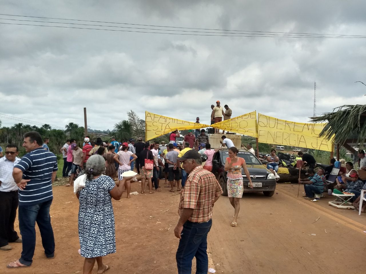 VEJA O VÍDEO: BR 364 continua fechada em Vista Alegre do Abunã por mais de 24 horas