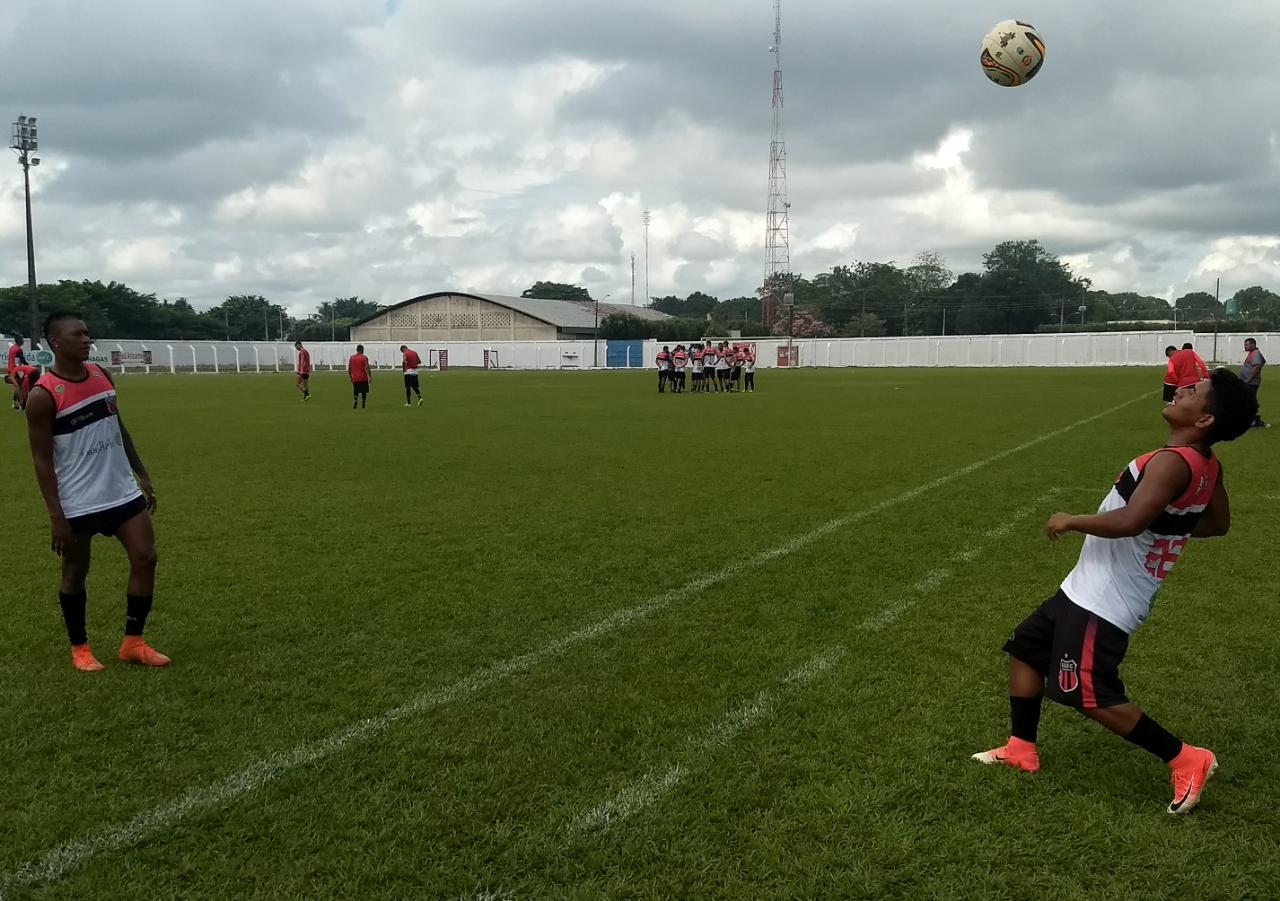 EM CASA: Real Ariquemes treina em casa confiante no jogo contra o Rondoniense