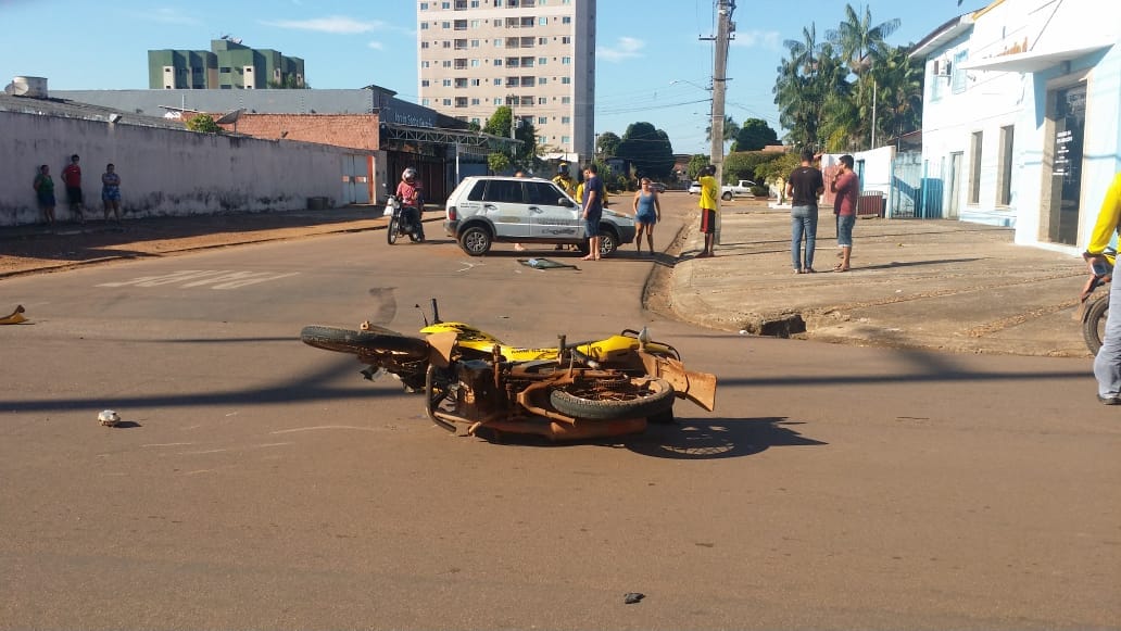 TRÂNSITO: Mulher invade preferencial e deixa mototaxista ferido na capital