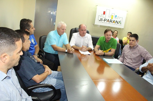 SEGURANÇA: Faixas elevadas serão construídas em frente às escolas de Ji-Paraná