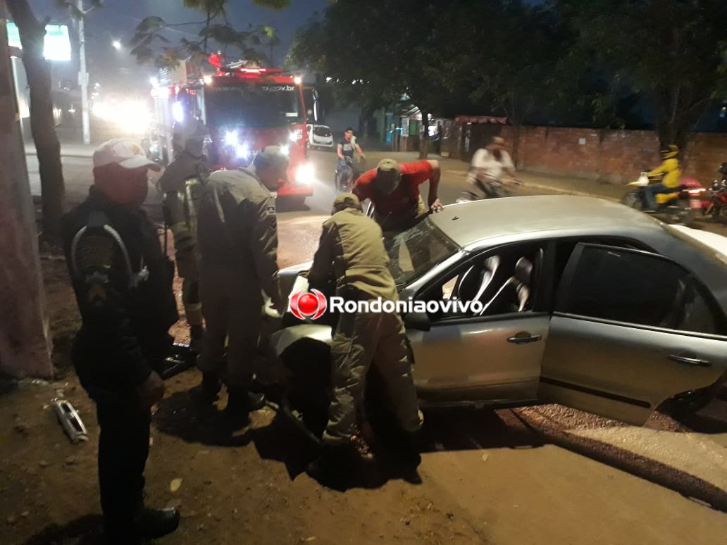 FUGIU: Motorista bate em poste e abandona esposa em estado grave