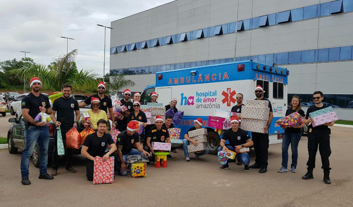 NATAL SOLIDÁRIO: PF realizava operação e doa 400 panetones ao Hospital do Amor