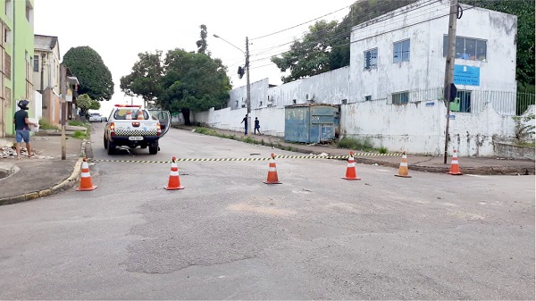 INFRAESTRUTURA: Semisb inicia operação para fechar cratera na rua Paulo Leal