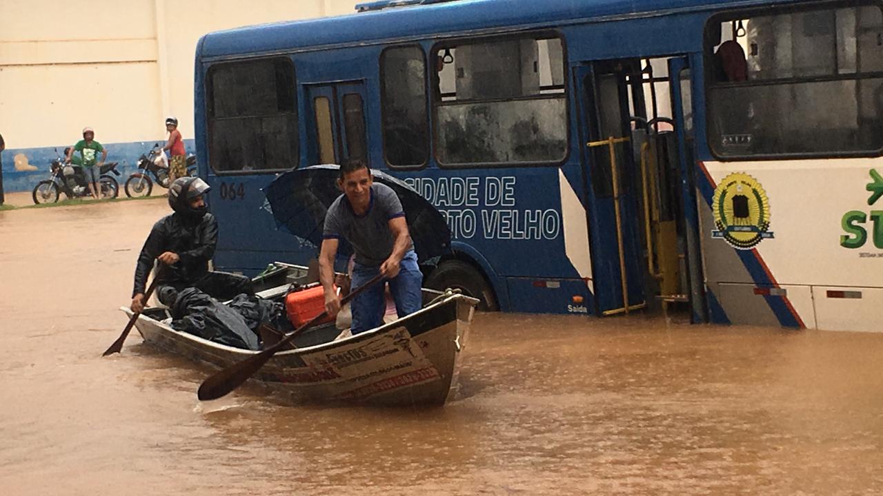 CAOS - VÍDEO: Porto Velho amanhece inundada durante forte tempestade; fotos